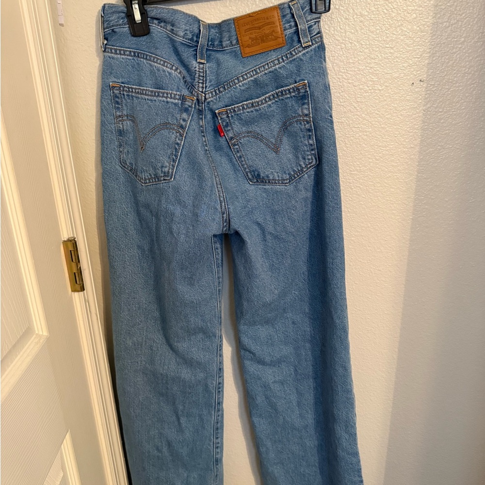 Levi's Light Blue Straight Leg Women's Jeans - Picture 2 of 5